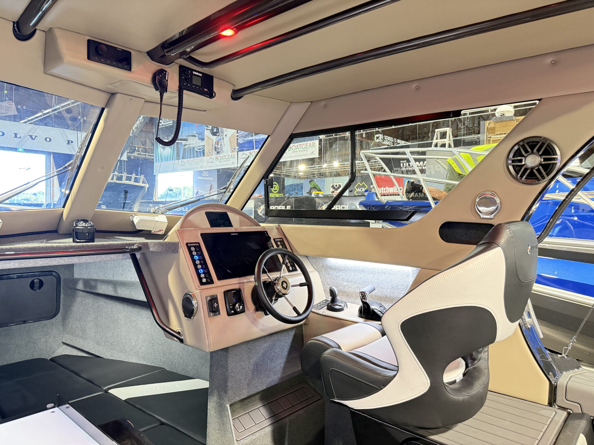 Profile Boats 735H Platinum Yamaha F250 Helm Master EX