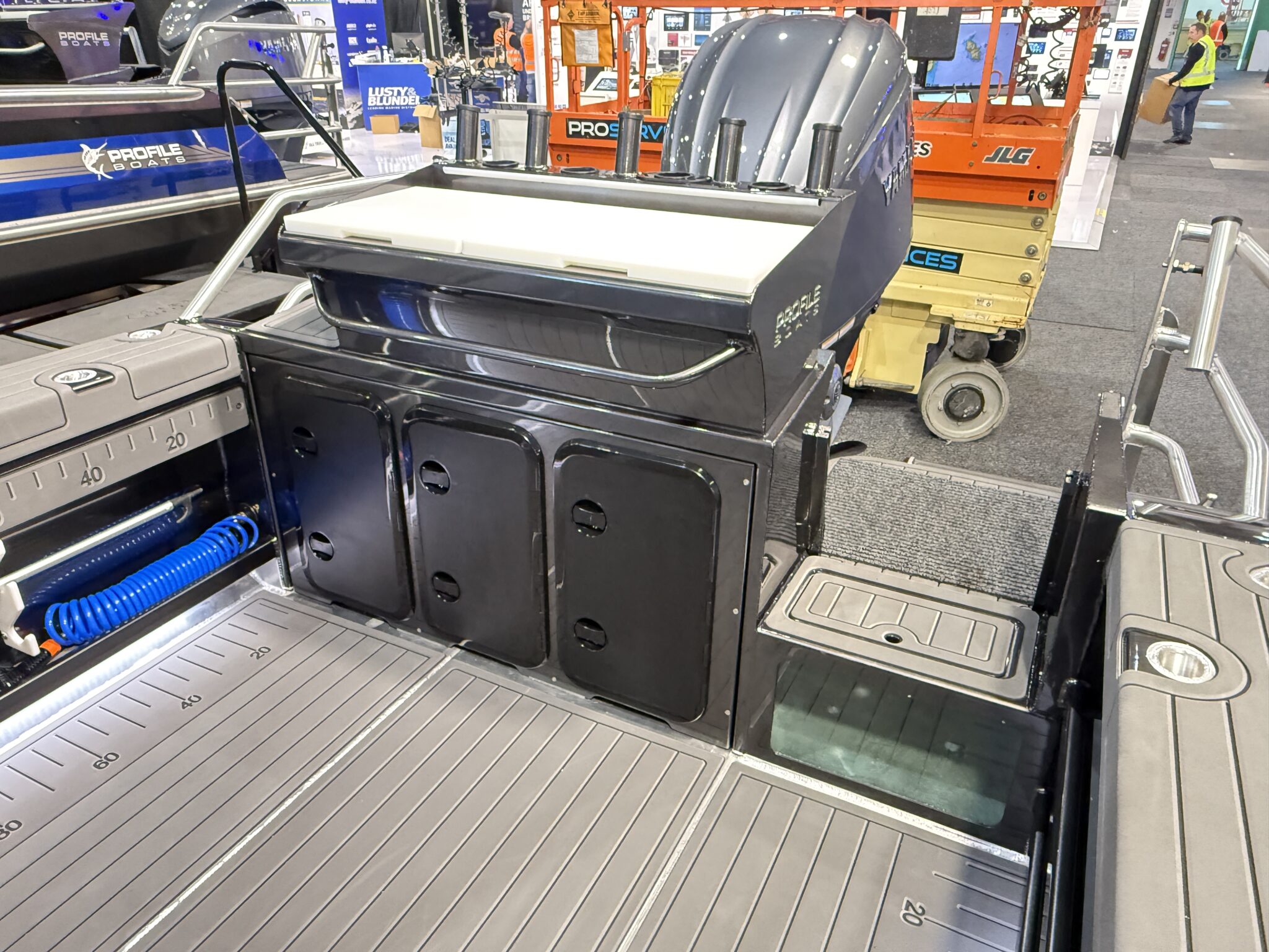 Profile Boats 735H Platinum Yamaha F250 Helm Master EX