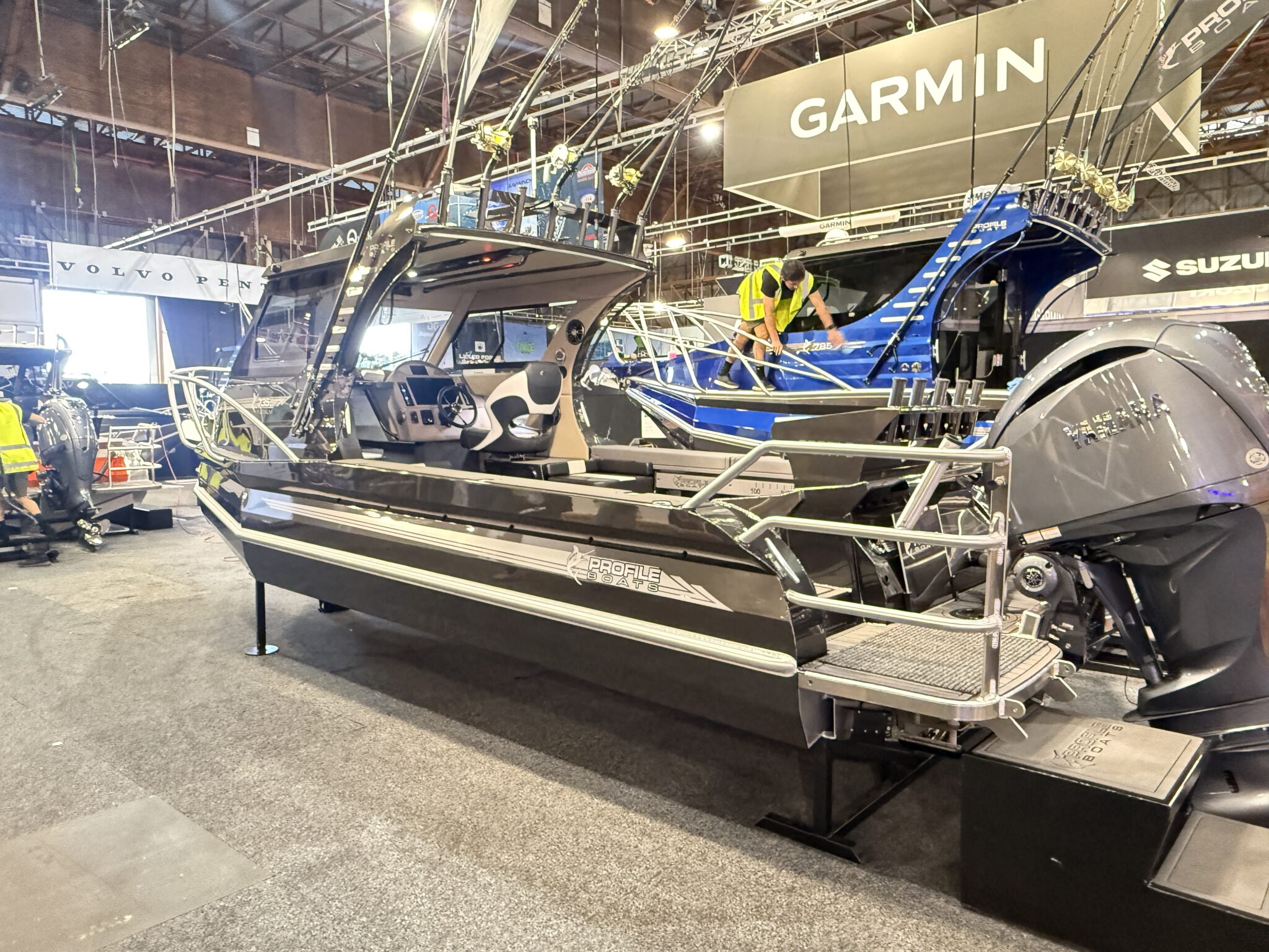 Profile Boats 735H Platinum Yamaha F250 Helm Master EX