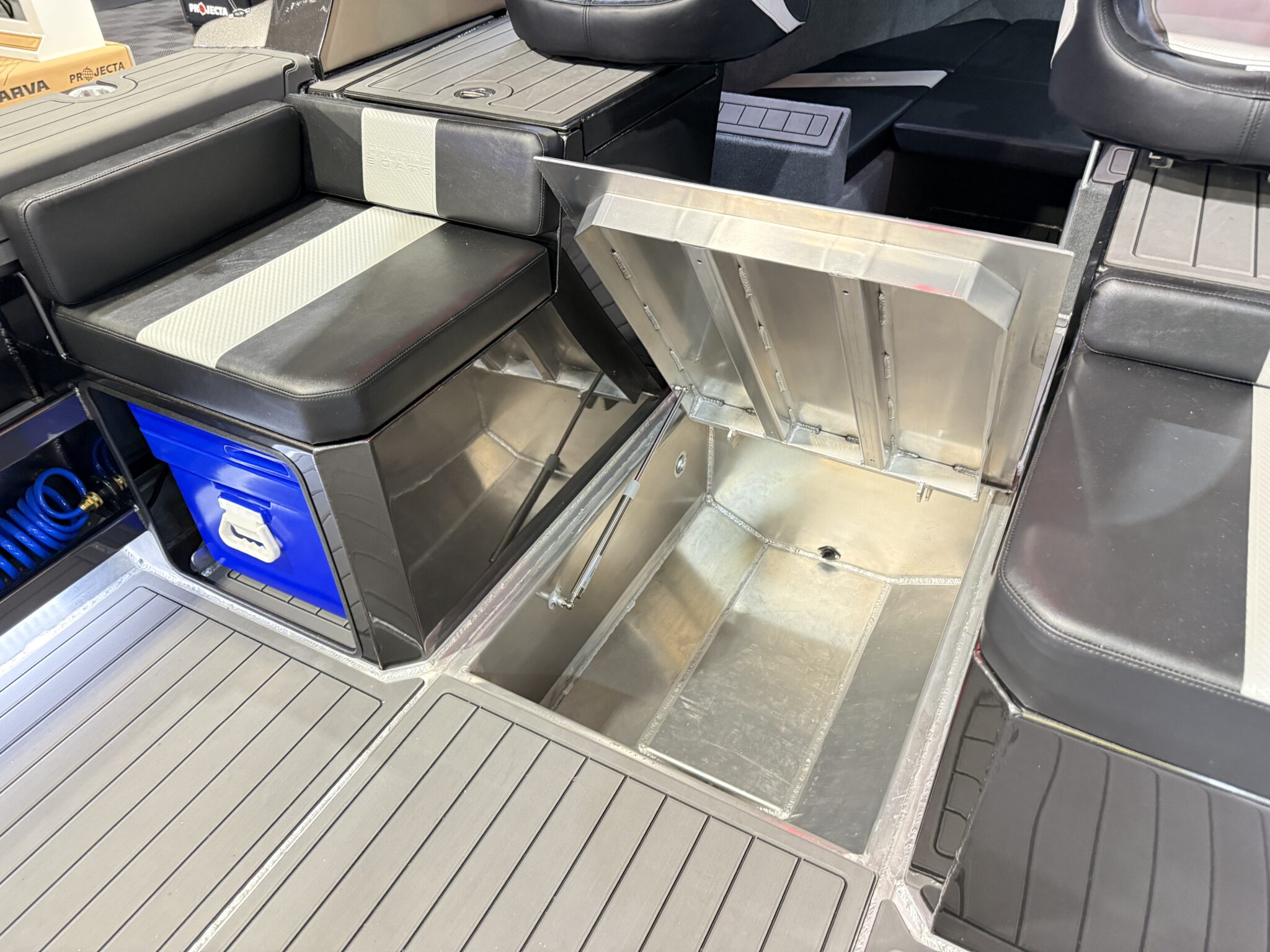 Profile Boats 735H Platinum Yamaha F250 Helm Master EX