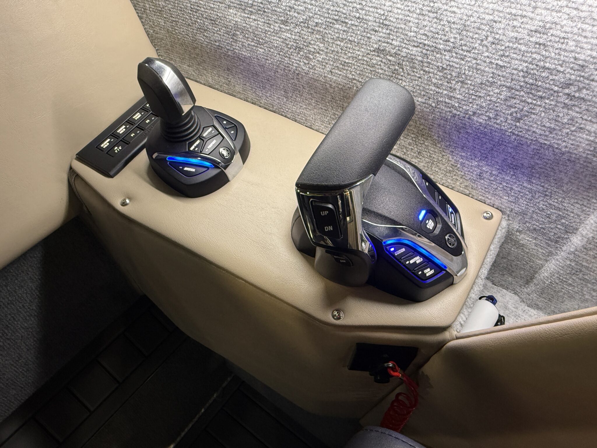 Profile Boats 735H Platinum Yamaha F250 Helm Master EX
