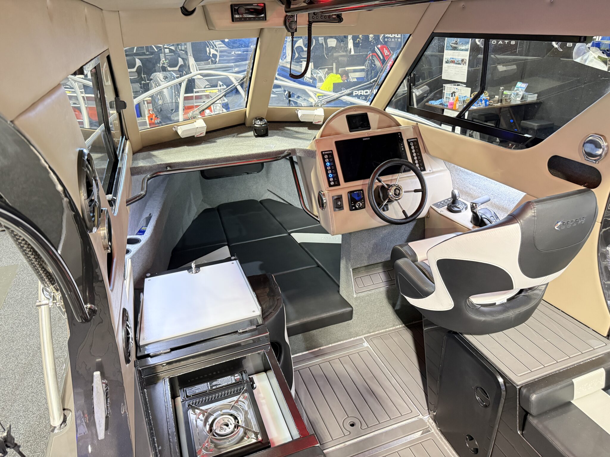 Profile Boats 735H Platinum Yamaha F250 Helm Master EX