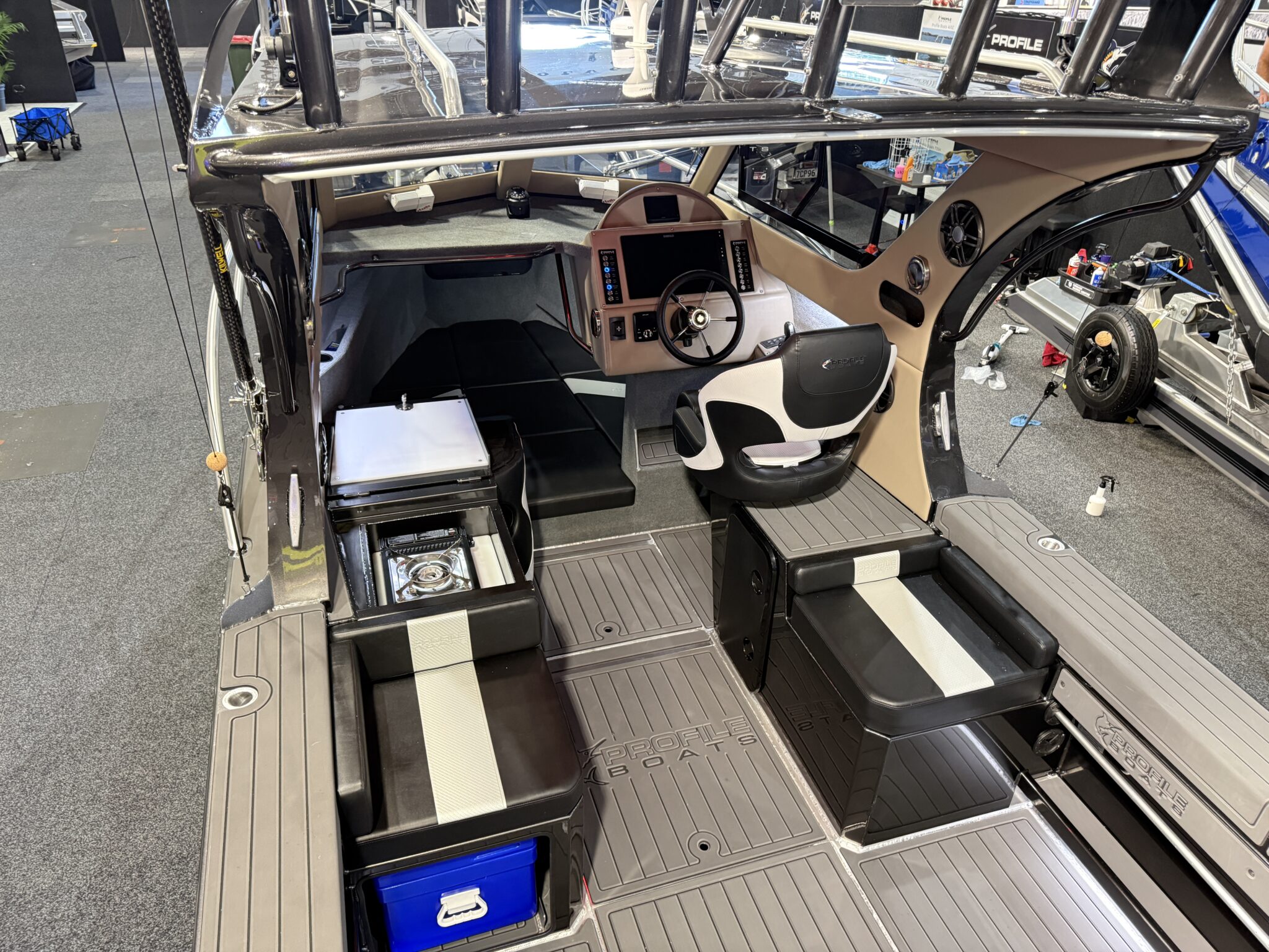 Profile Boats 735H Platinum Yamaha F250 Helm Master EX