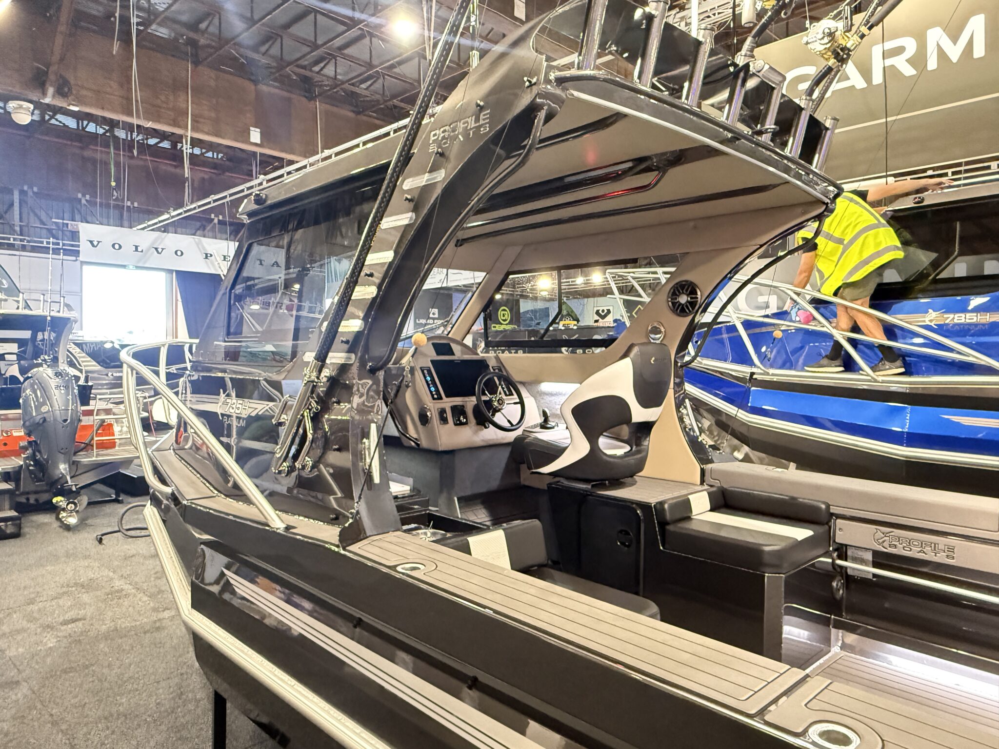 Profile Boats 735H Platinum Yamaha F250 Helm Master EX