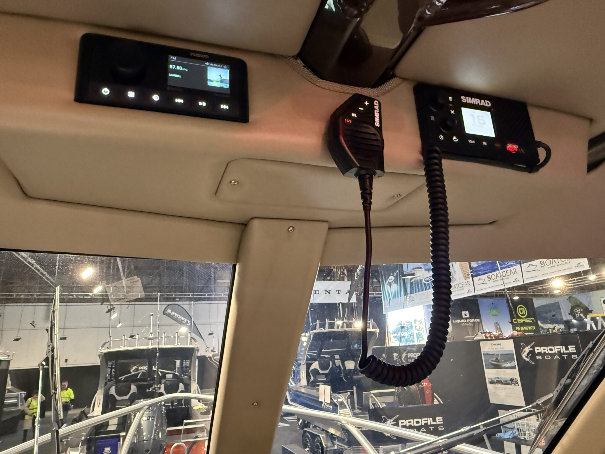 Profile Boats 735H Platinum Yamaha F250 Helm Master EX