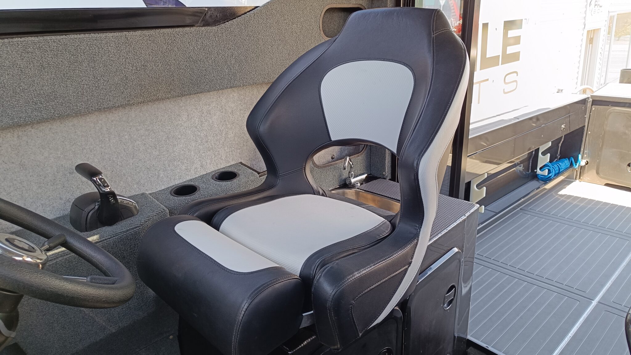 Profile Boats 800HW Platinum F425 (2021)
