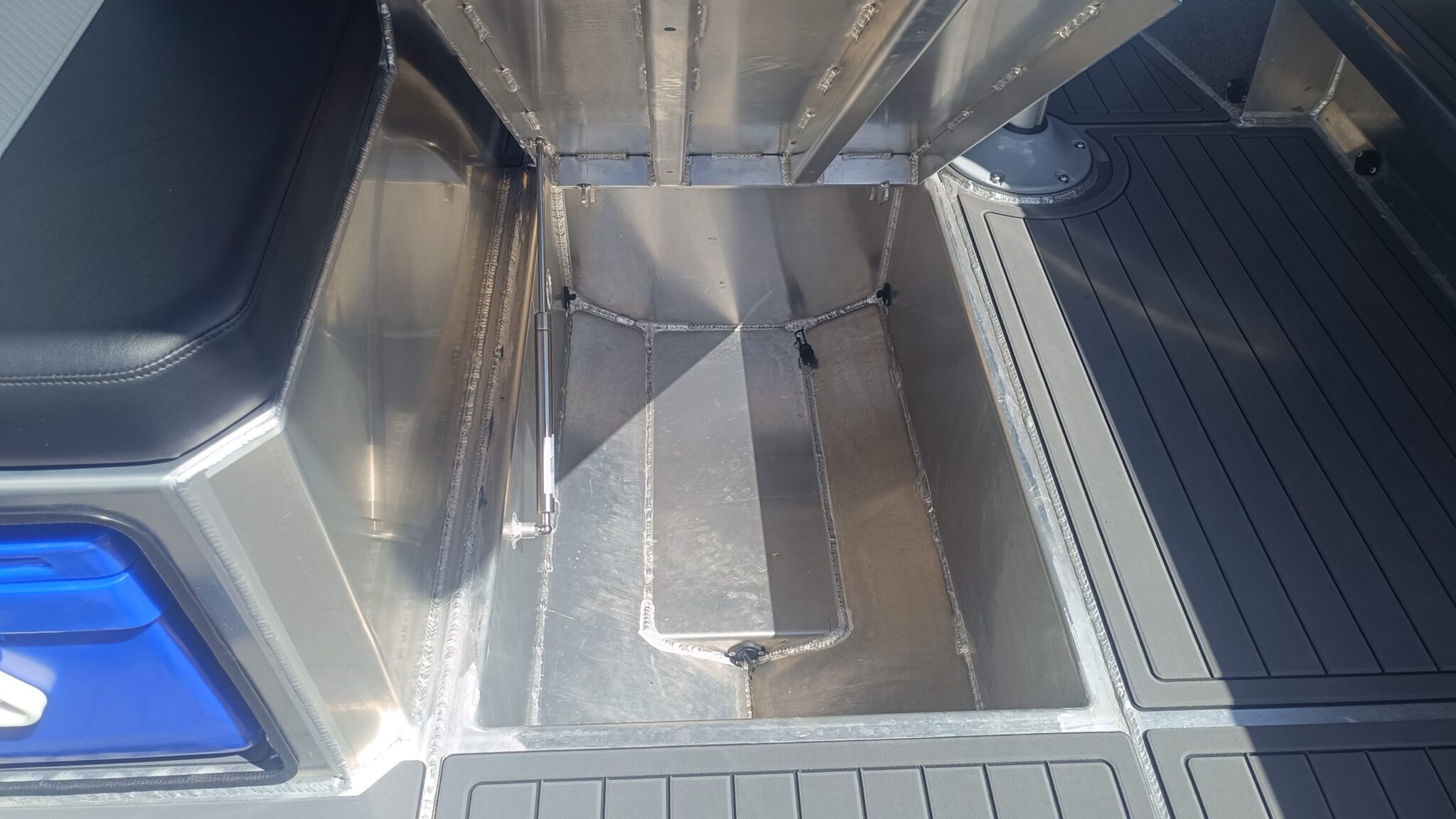 Profile Boats 635H Limited Mercury 225DTS