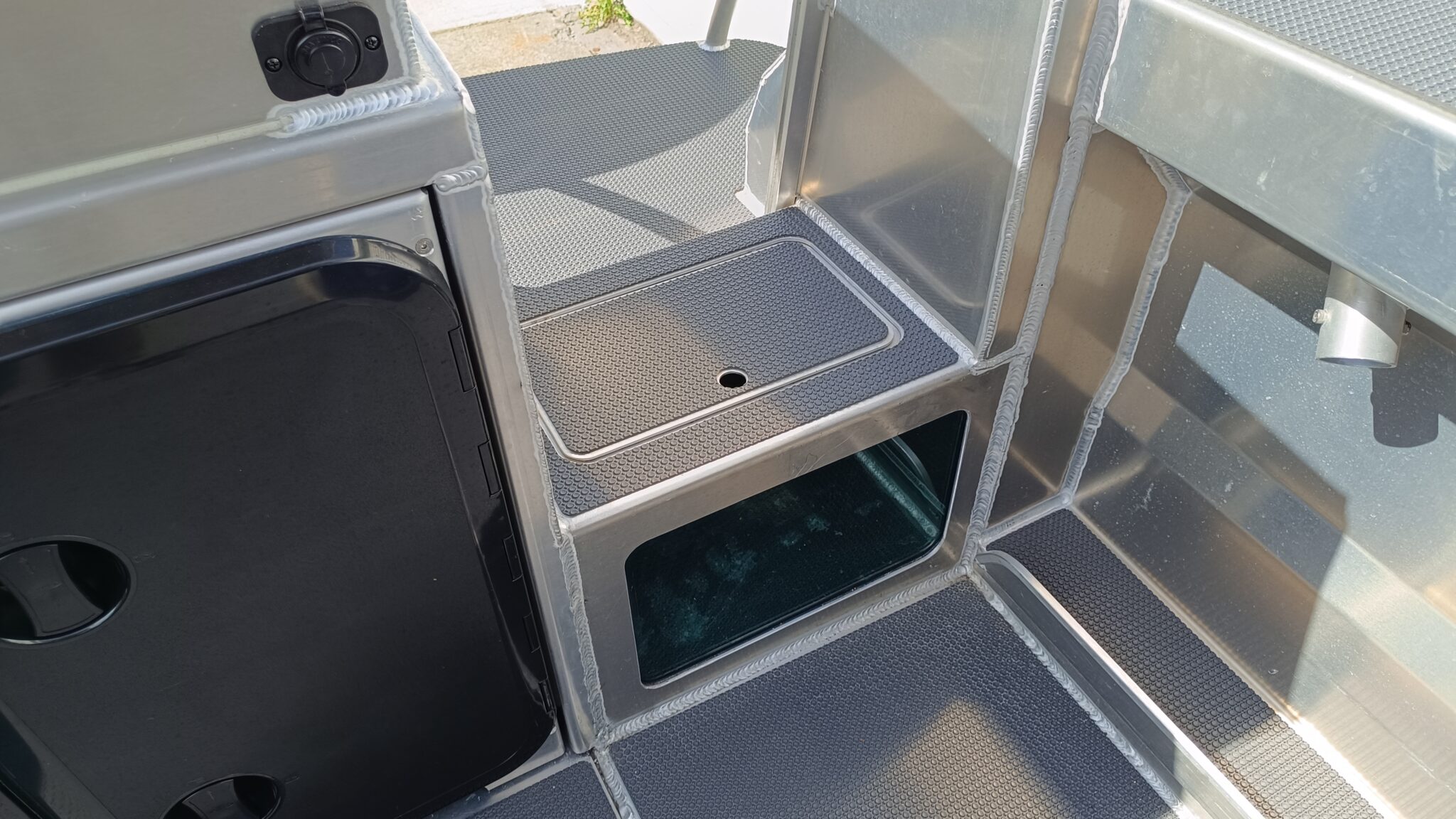 Profile Boats 585H Limited F150 (2023)