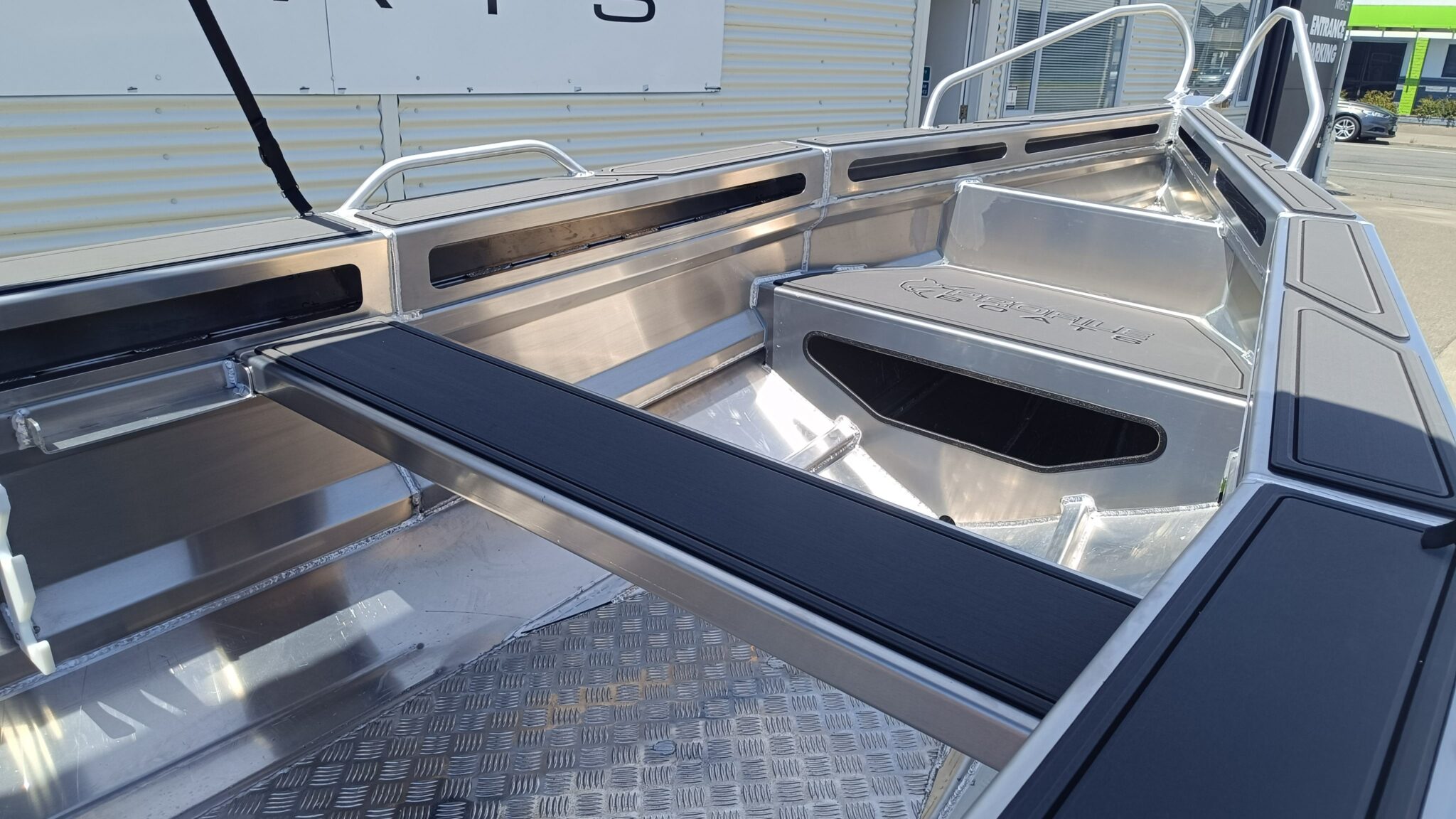 Profile Boats 1410D Dive Yam F25