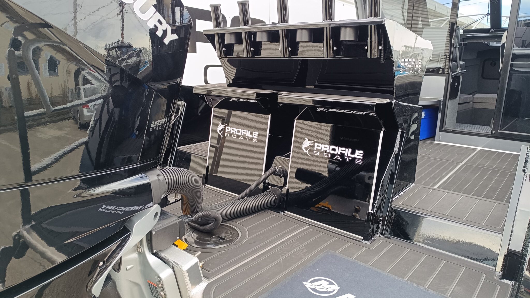 Profile Boats 785H Platinum Mercury 425 V10