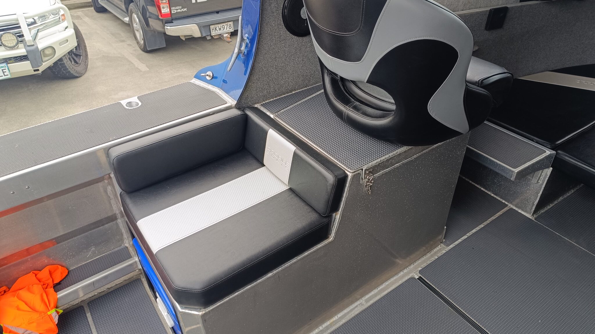 Profile Boats 700H (2015) Suzuki 325hp